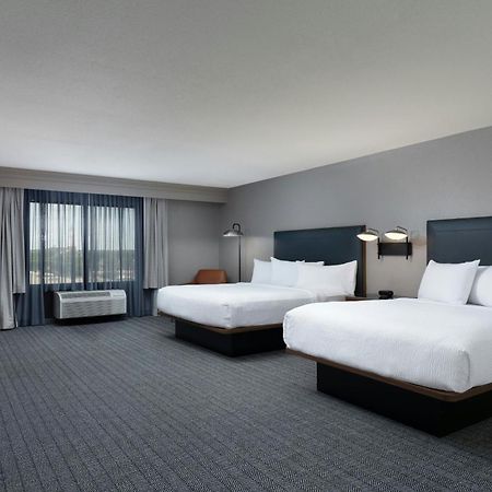 Courtyard By Marriott Wichita At Old Town Hotel Buitenkant foto