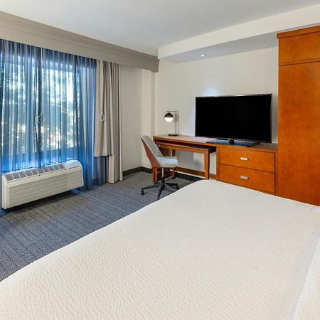 Courtyard By Marriott Wichita At Old Town Hotel Buitenkant foto