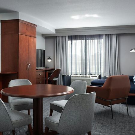 Courtyard By Marriott Wichita At Old Town Hotel Buitenkant foto