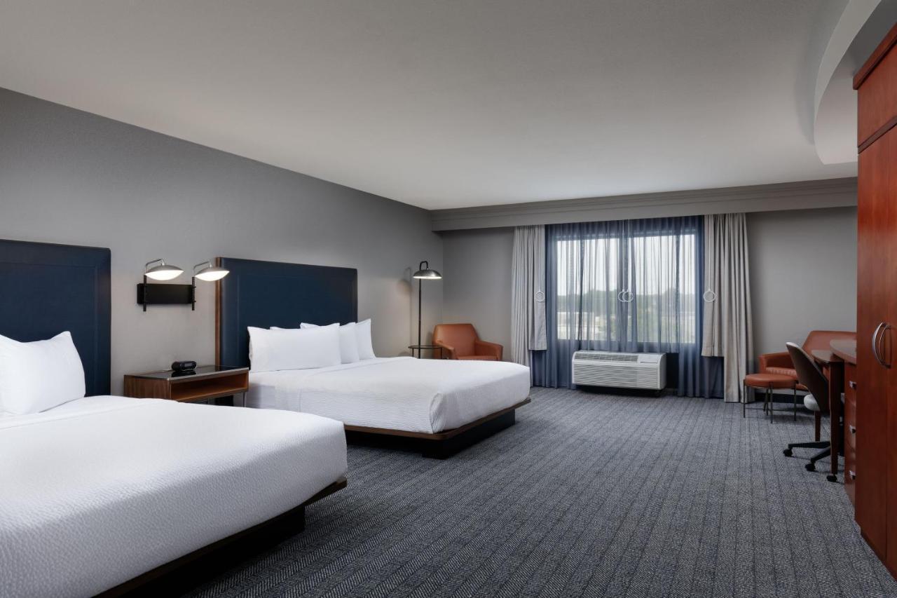 Courtyard By Marriott Wichita At Old Town Hotel Buitenkant foto