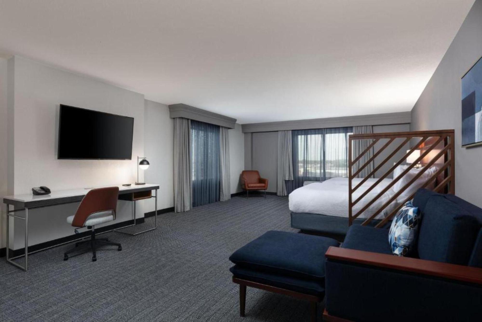 Courtyard By Marriott Wichita At Old Town Hotel Buitenkant foto