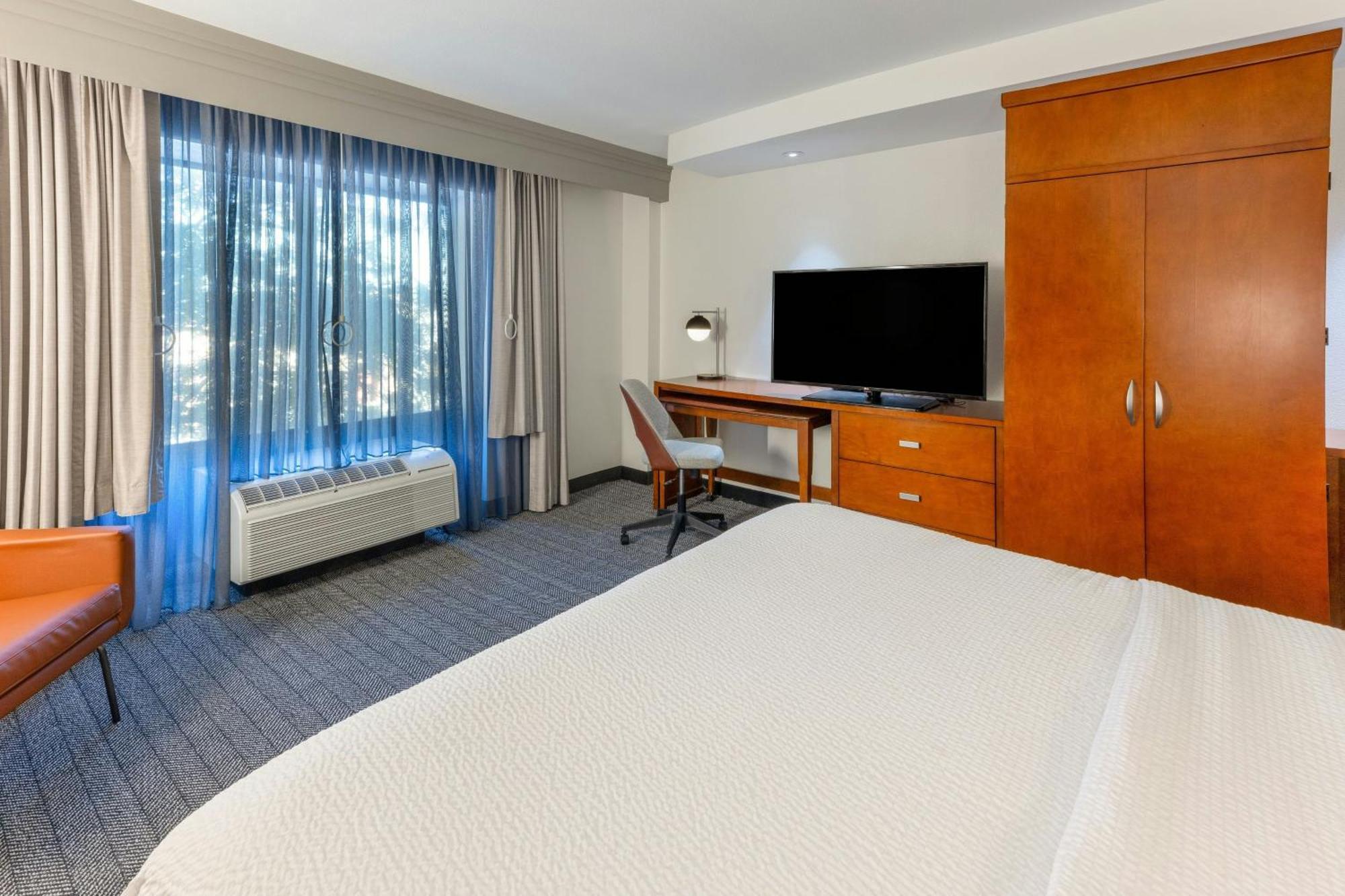 Courtyard By Marriott Wichita At Old Town Hotel Buitenkant foto