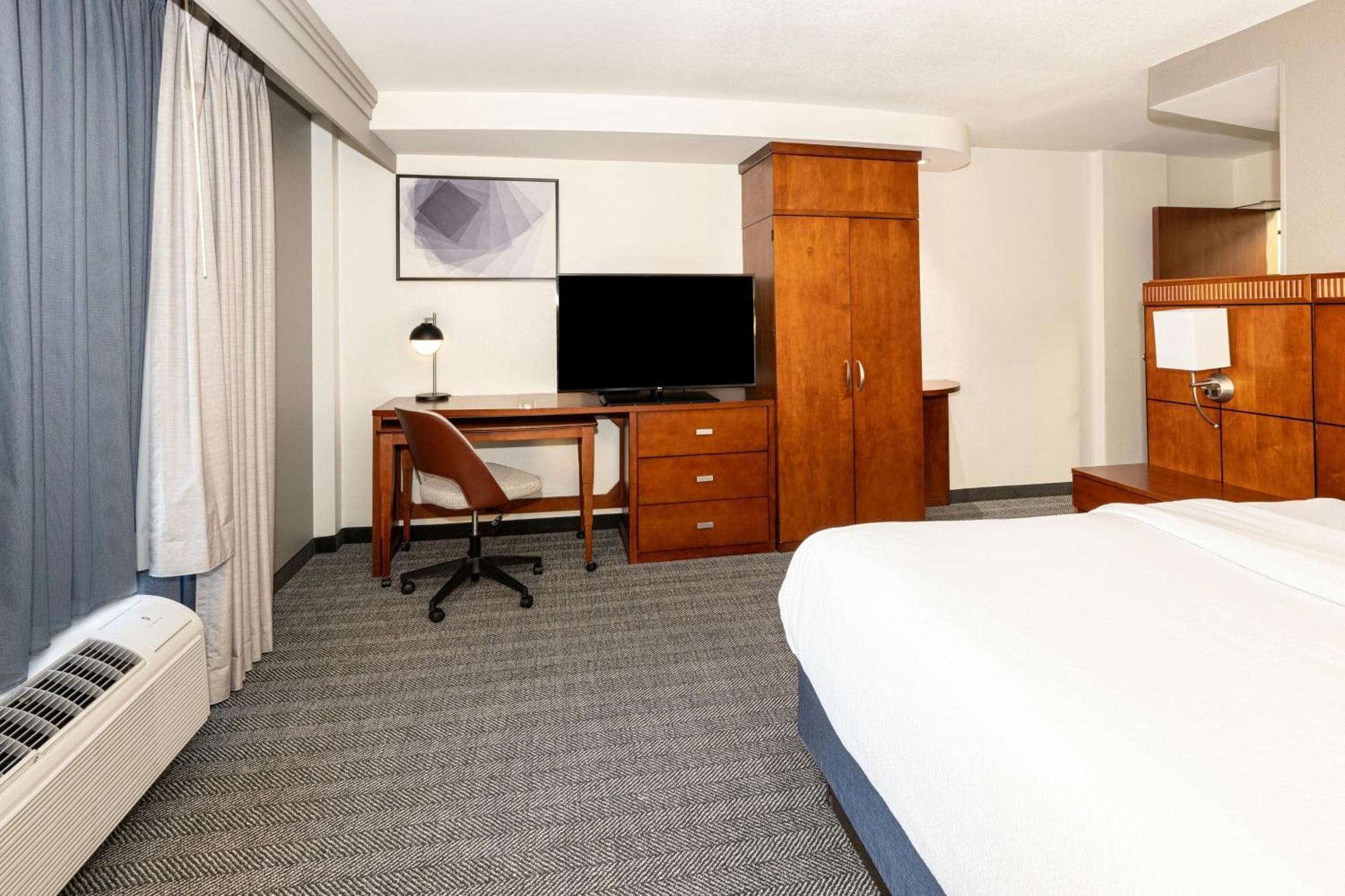 Courtyard By Marriott Wichita At Old Town Hotel Buitenkant foto