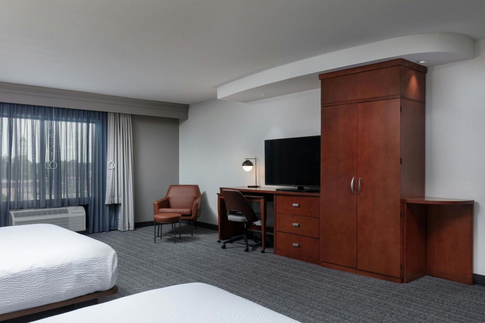 Courtyard By Marriott Wichita At Old Town Hotel Buitenkant foto
