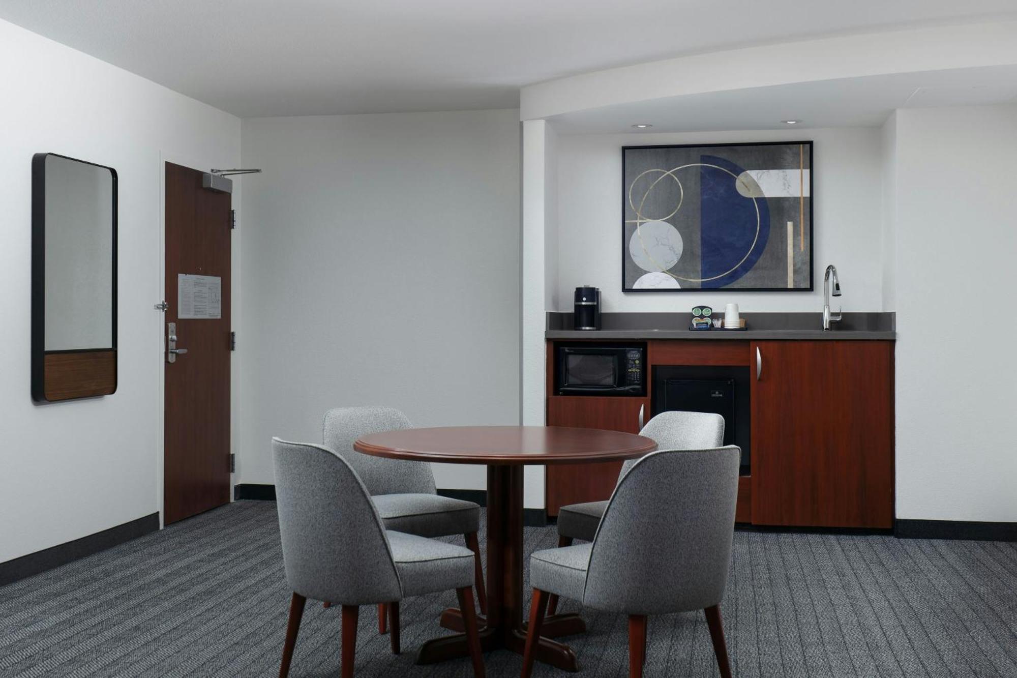 Courtyard By Marriott Wichita At Old Town Hotel Buitenkant foto