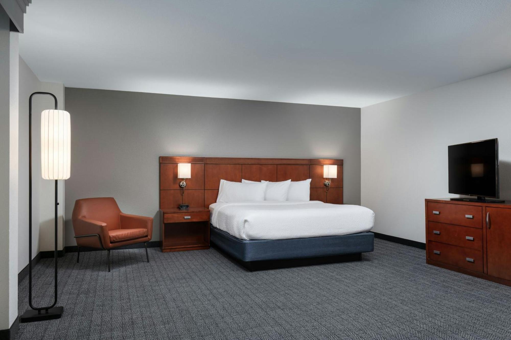 Courtyard By Marriott Wichita At Old Town Hotel Buitenkant foto
